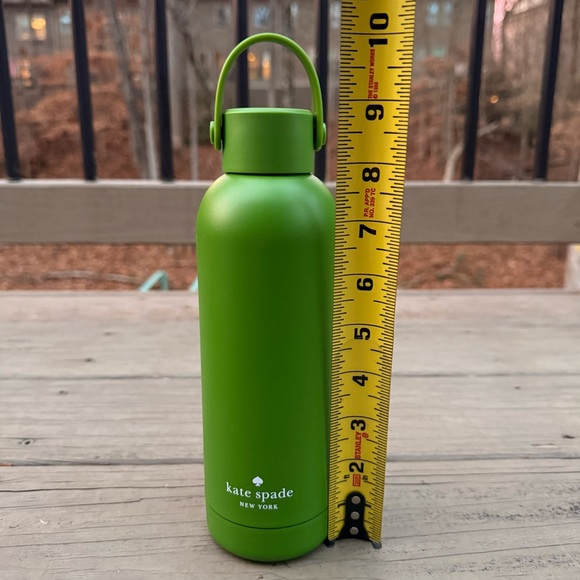 Kate Spade New York insulated stainless steel water bottle in green - Picture 10 of 11